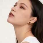 Vintage luxury square garnet stud earrings with small diamonds, suitable for daily wear and banquets, burgundy and gold tone, inlay craftsmanship, diamond setting. - Image 2