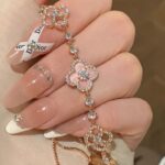 Fashion lucky four-leaf clover natural fritillary pull-out bracelet women's light luxury high-end flower hand ornament bracelet accessories - Image 4